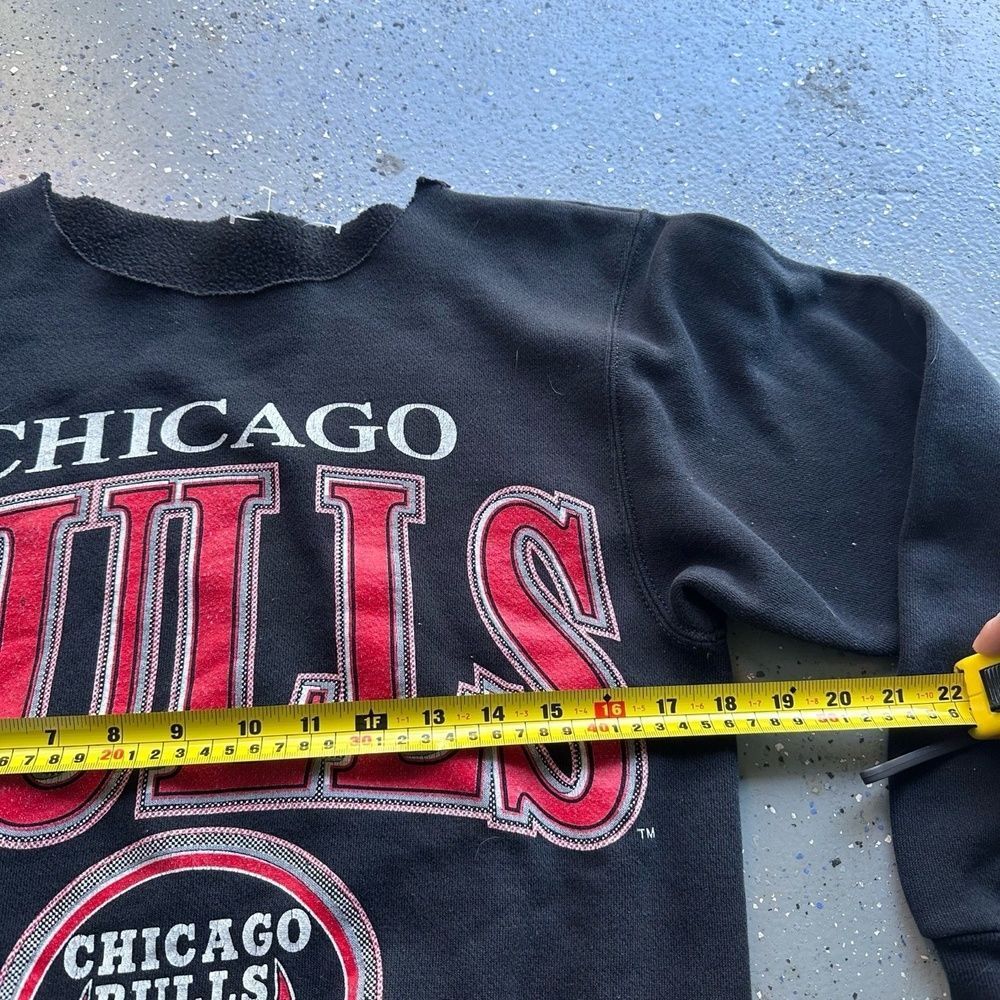 Vintage 90s Russell Athletic Bulls NBA Crewneck M/S Black Chopped Collar - Picture 8 of 8